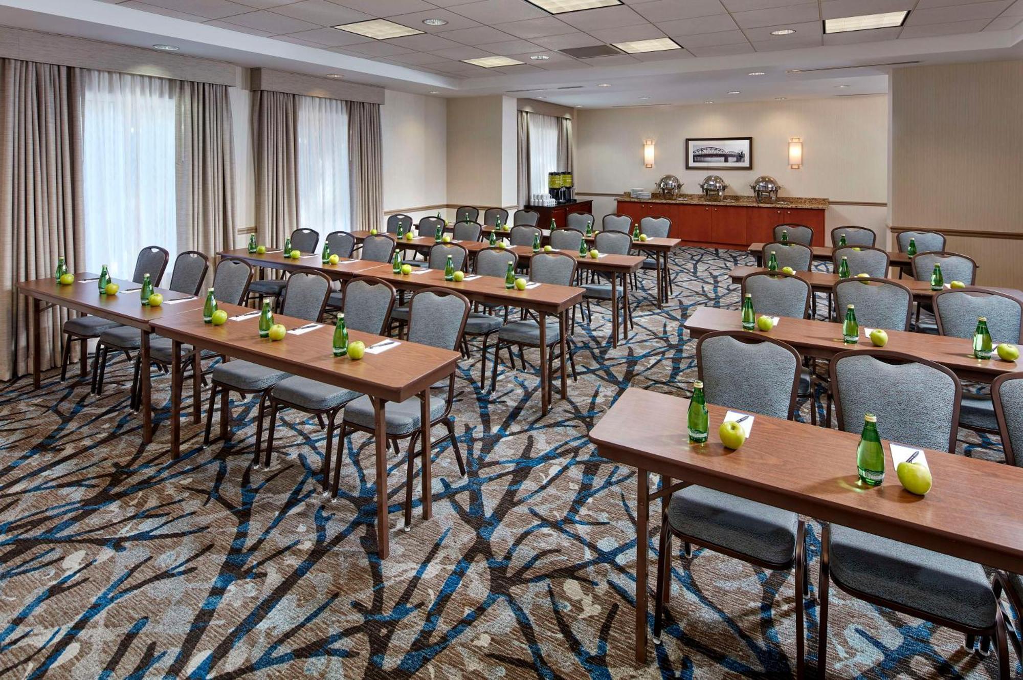 Hilton Garden Inn Portland Lake Oswego Exterior foto