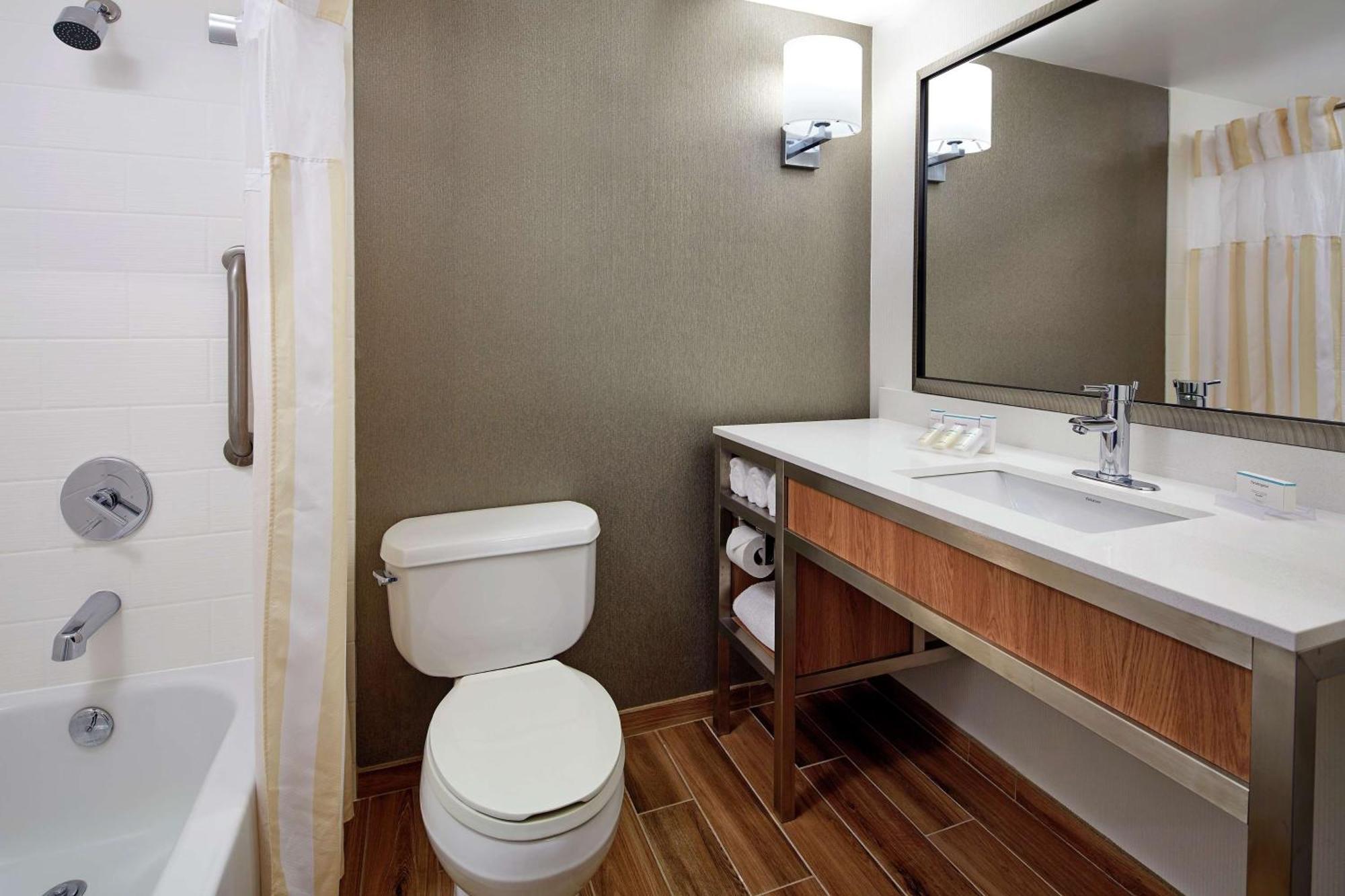 Hilton Garden Inn Portland Lake Oswego Exterior foto